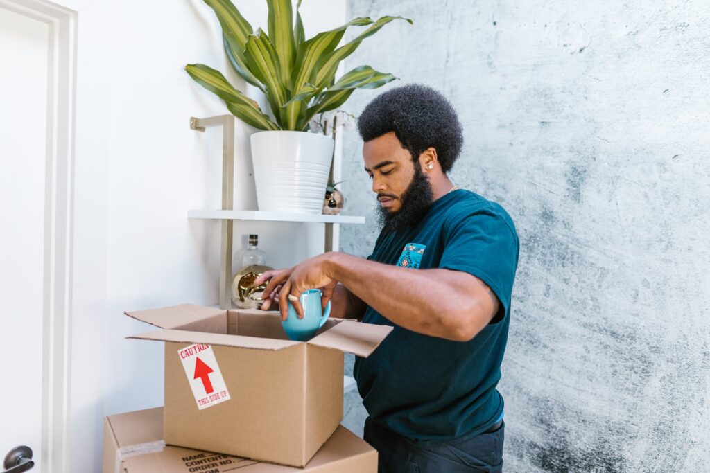 mover packing dishes