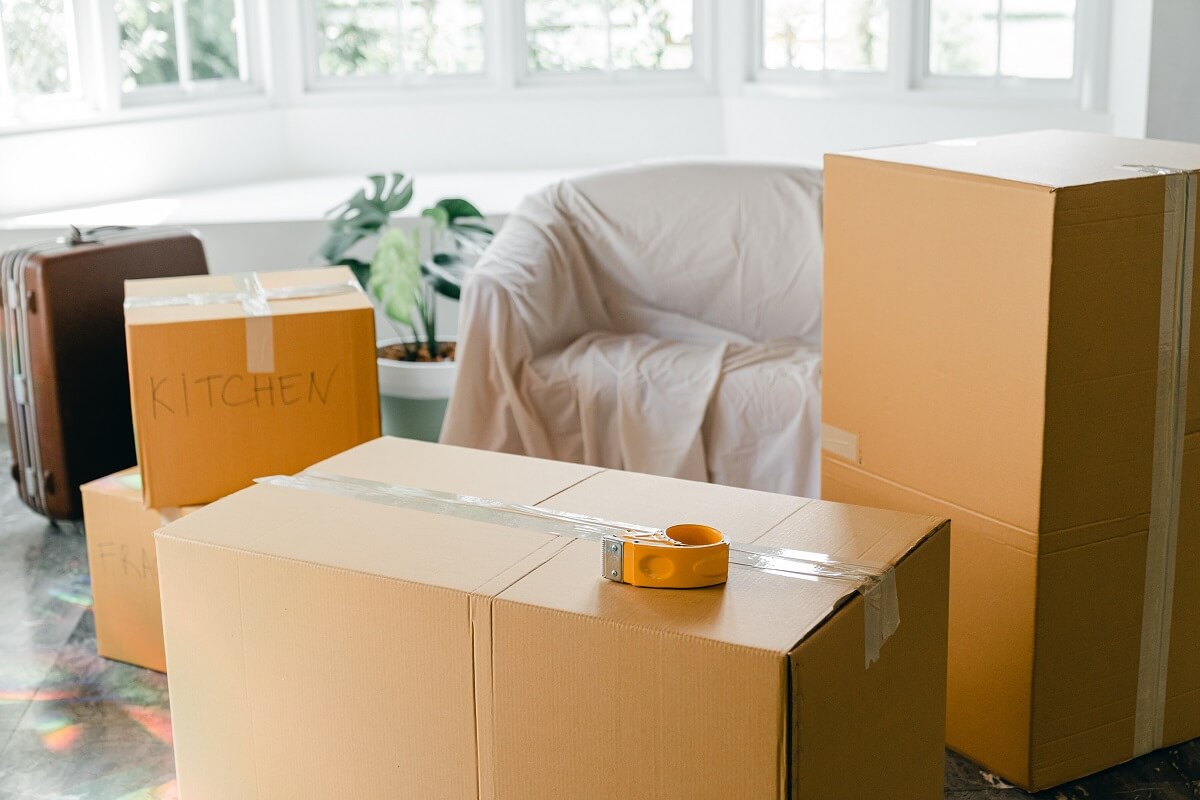 pexels ketut subiyanto 4246119 1 household goods and packing supplies